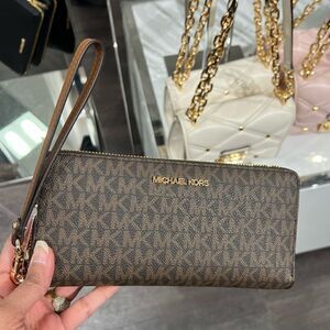 MICHAEL KORS Continental Wallet Wristlet Purse Bag